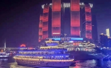 重庆两江夜游船
