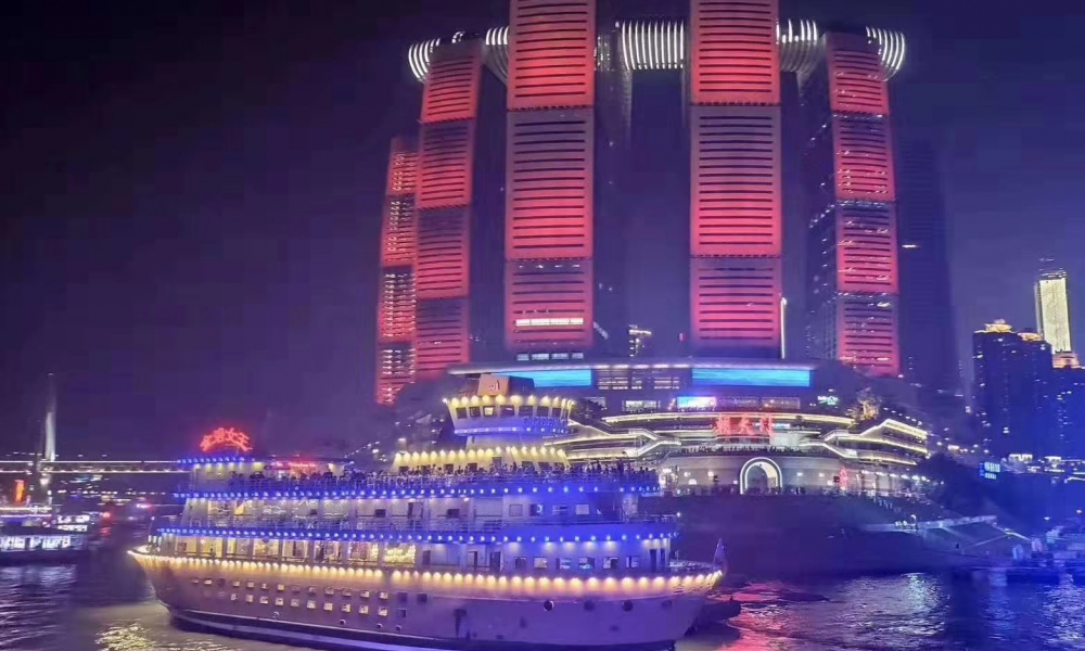 重庆两江夜游船